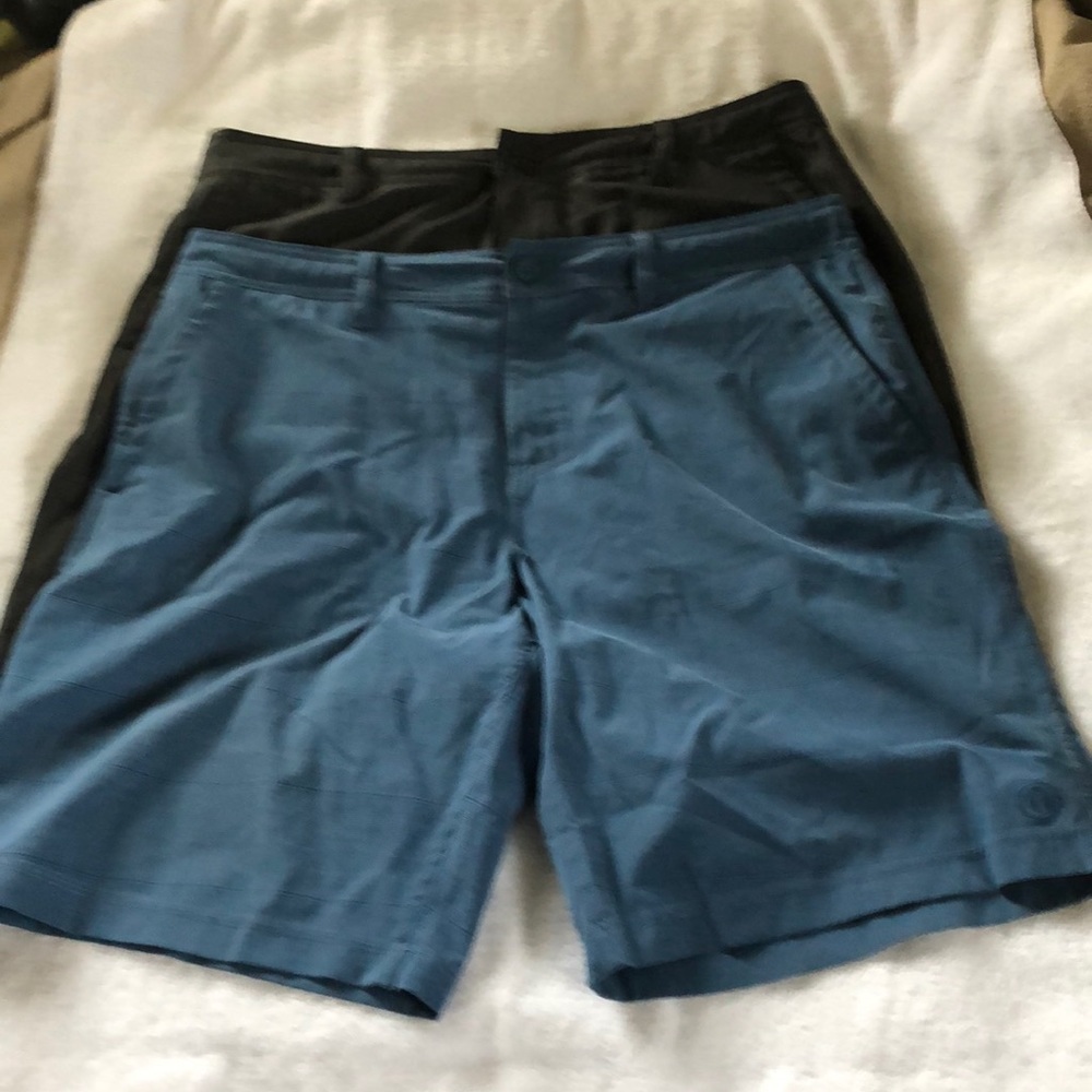 2 pairs of shorts. Hang Ten.size 36